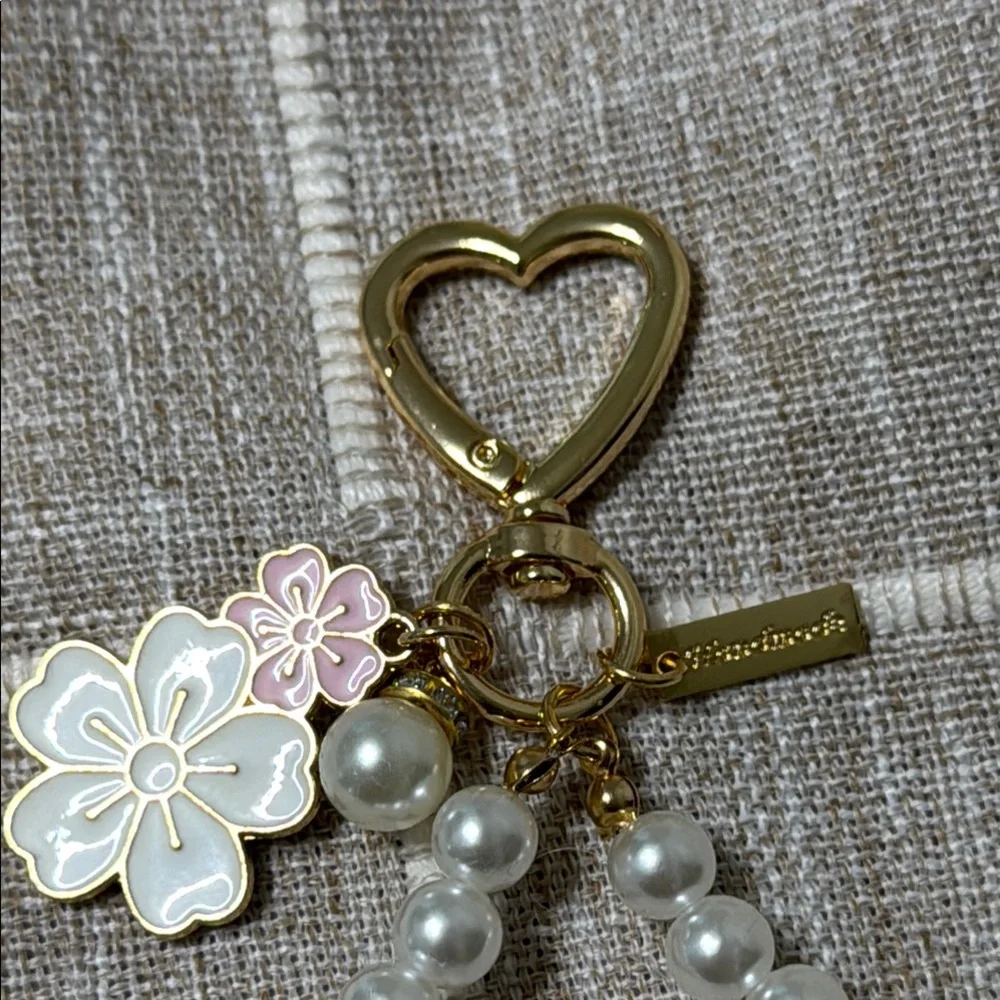 🌸✨ Pearl Beaded Keychain with Floral Charm – Elegant Pink & Gold Keychain